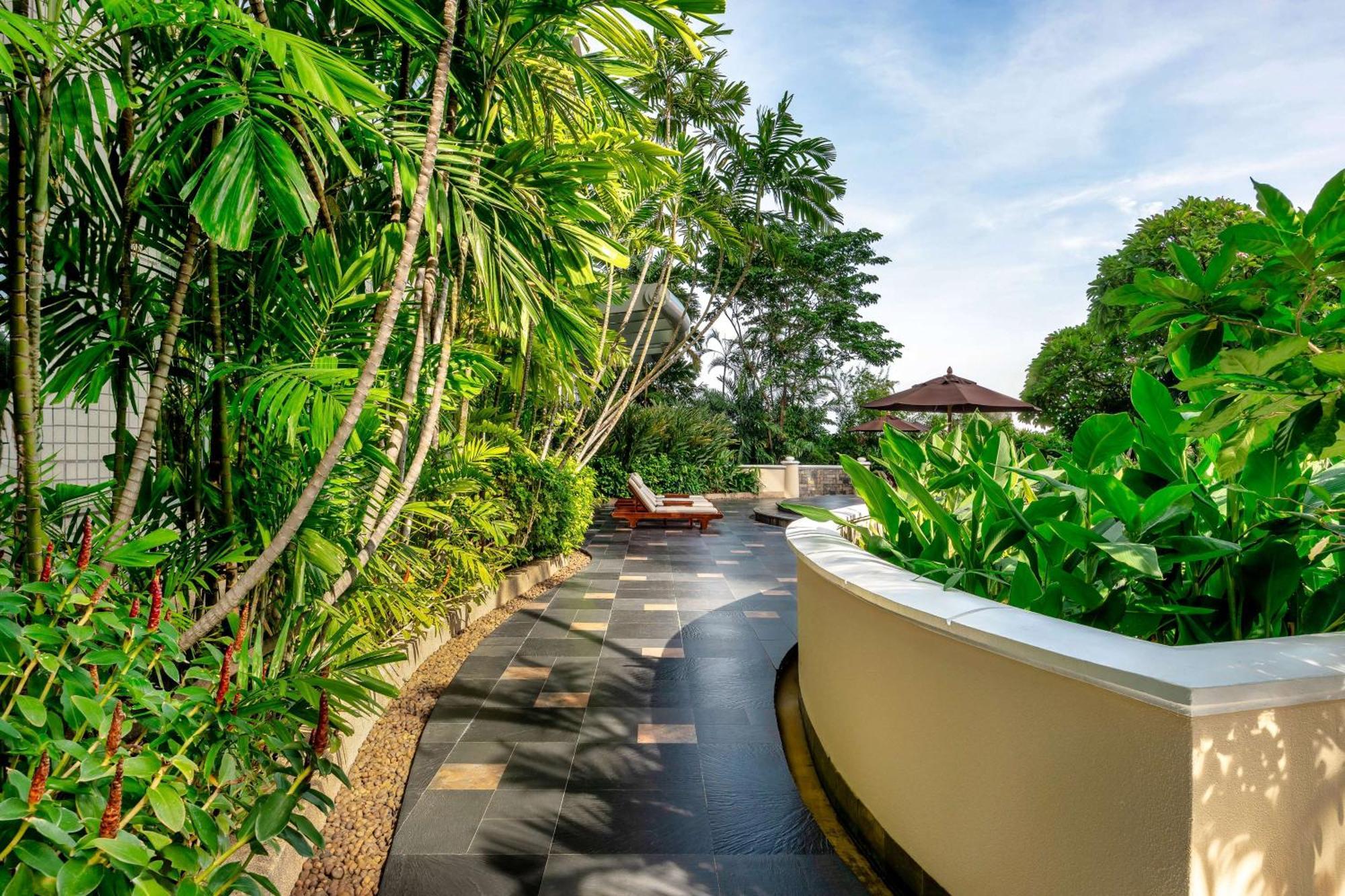 Conrad Bangkok Hotel Exterior photo